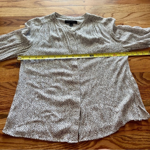 Banana Republic Animal Print Buttoned Blouse - XS - Picture 9 of 10